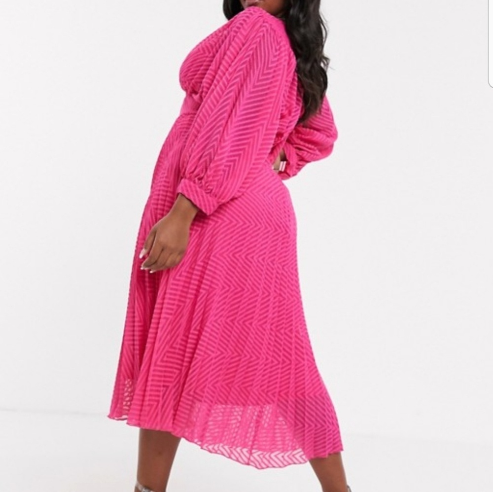 ASOS DESIGN Curve pleated batwing midi dress - Picture 3 of 5